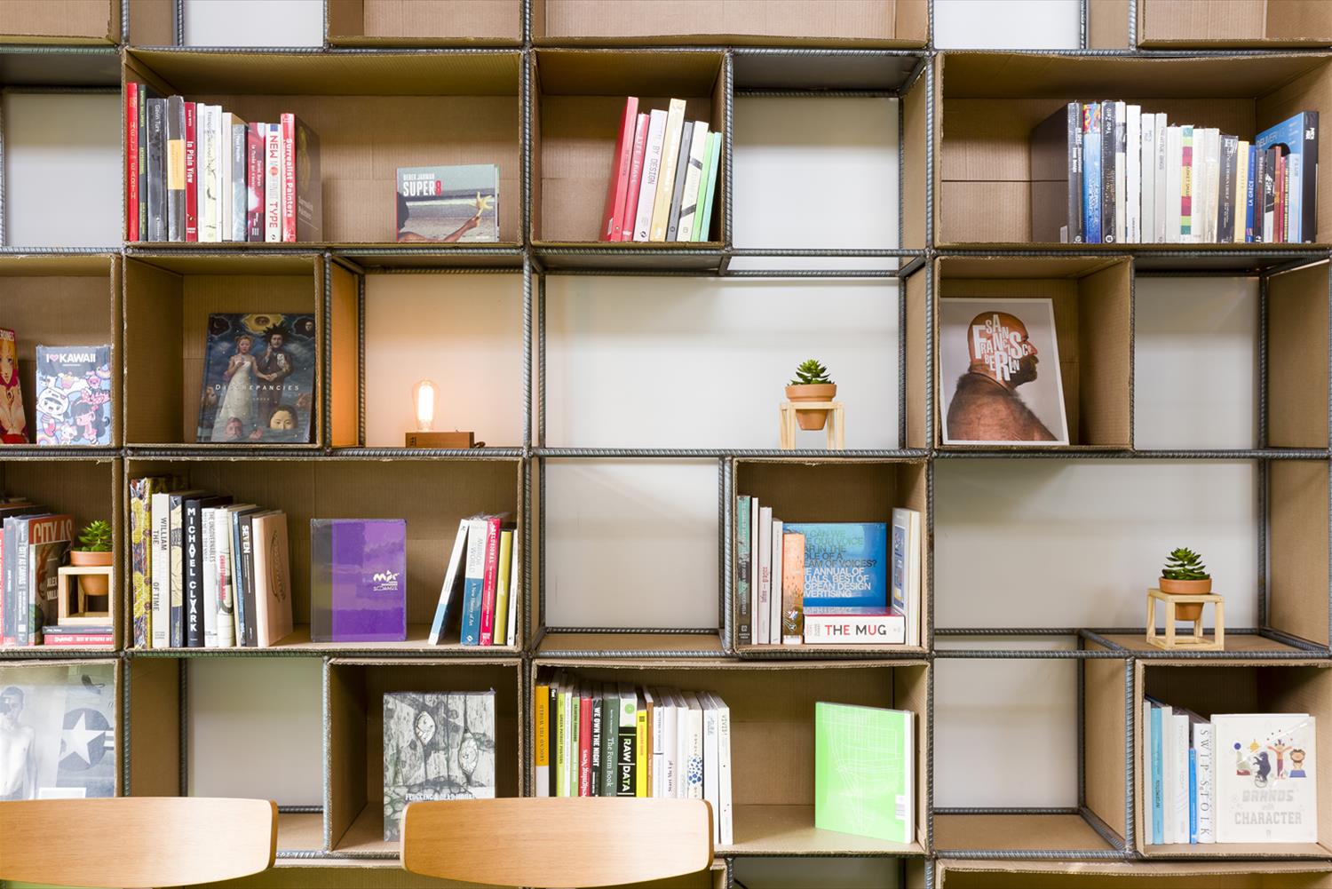 巴西 Idea!Zarvos 临时图书馆 | 钢铁书海中的文化绿洲-6