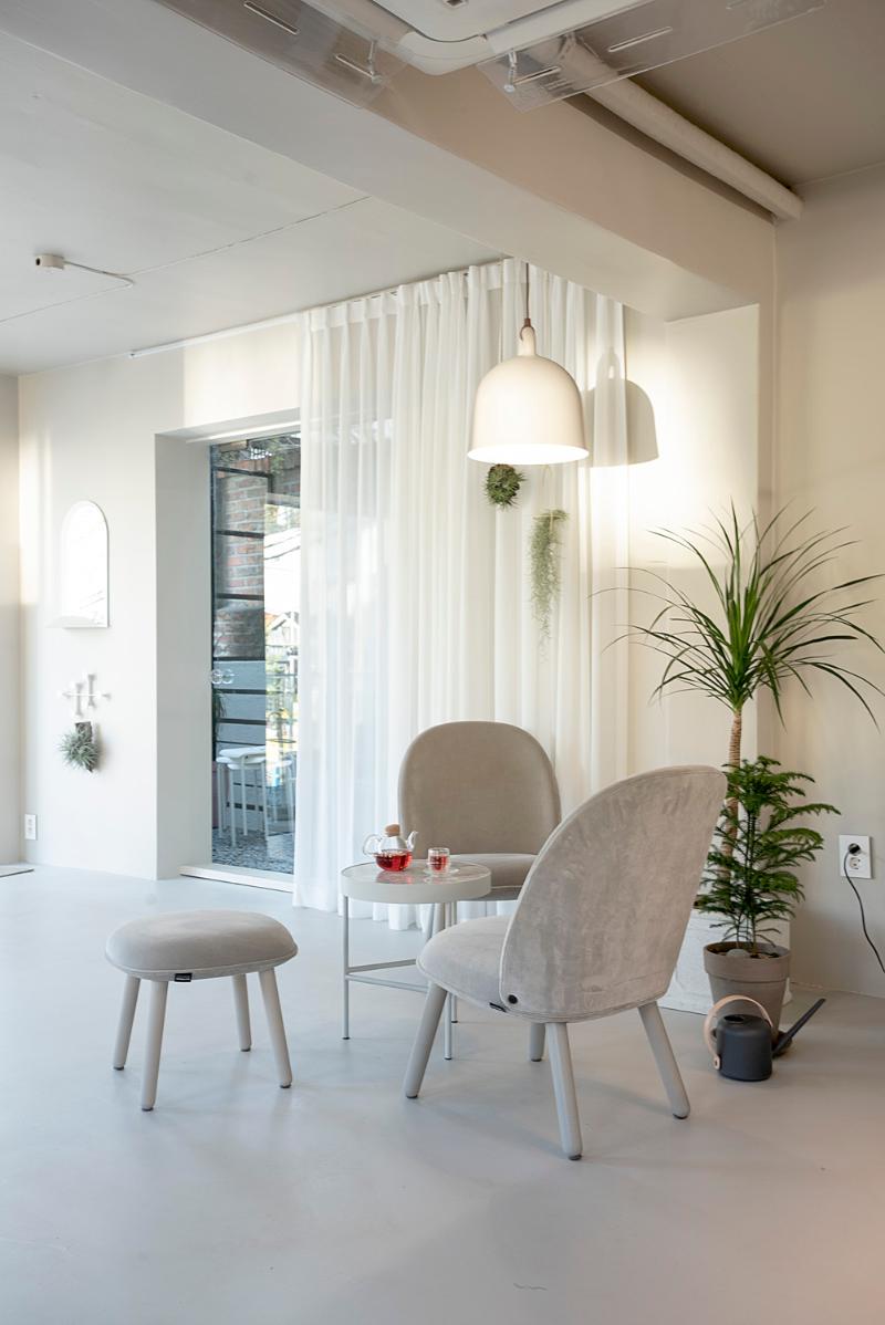 25 坪高级现代咖啡厅设计案例-12