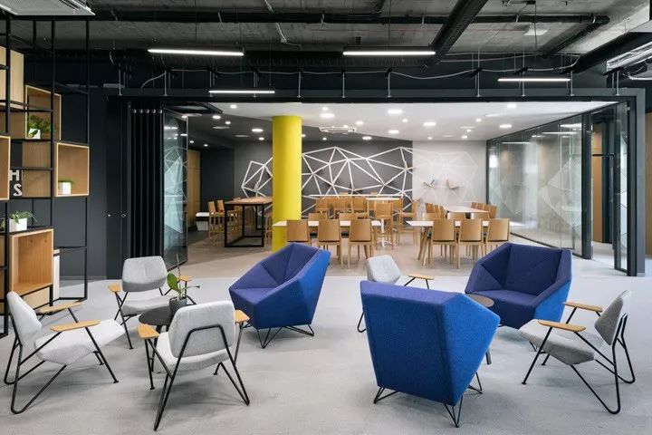 Milestone Systems 索非亚办公室——对称布局中的空间多变性-8