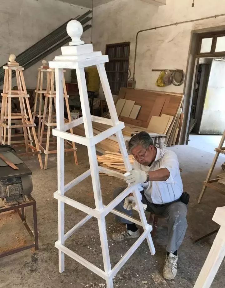 78岁爷爷改造荒废院子,为孙女建起一座花园-59