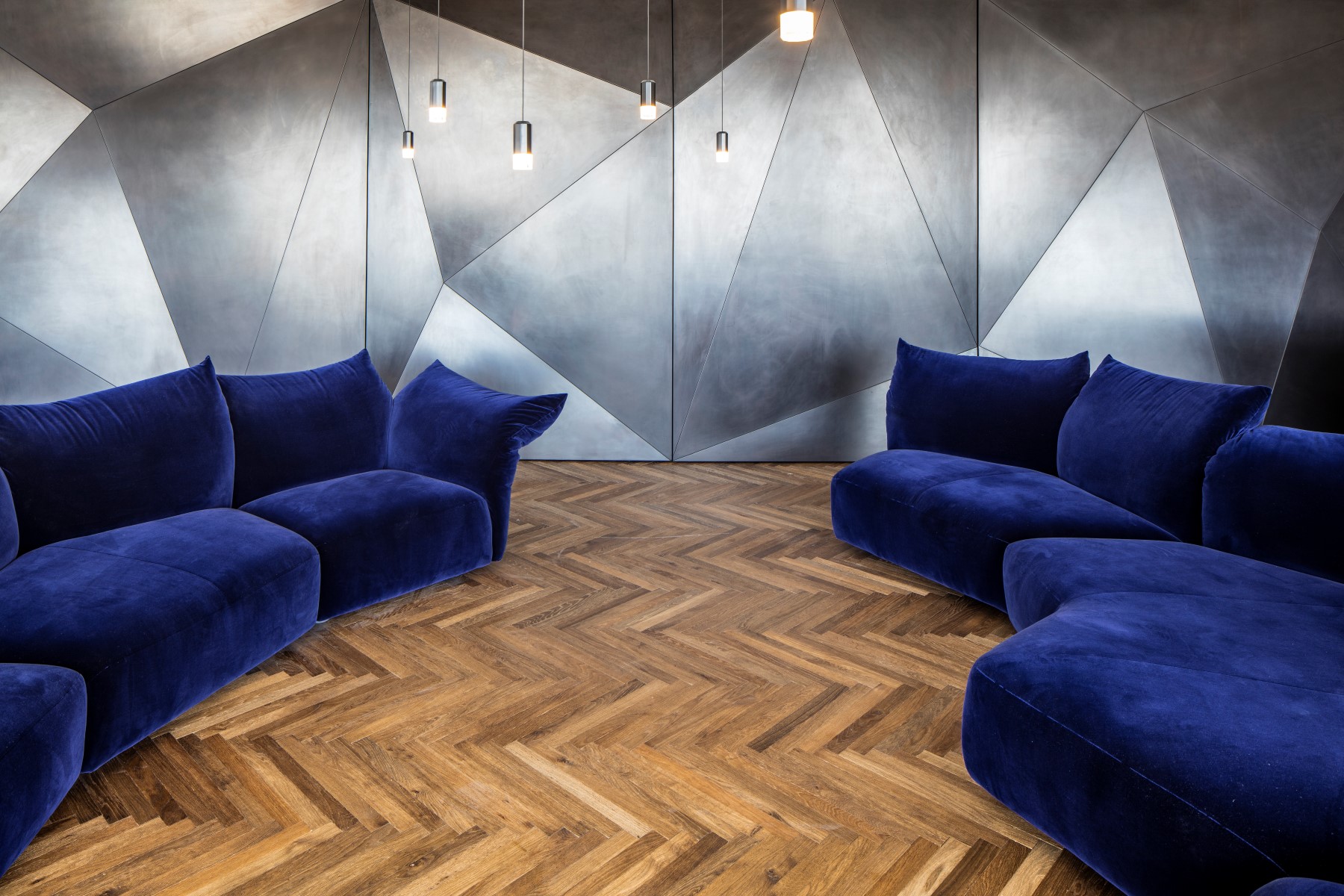 特拉维夫顶层公寓的动态铁折纸设计-10