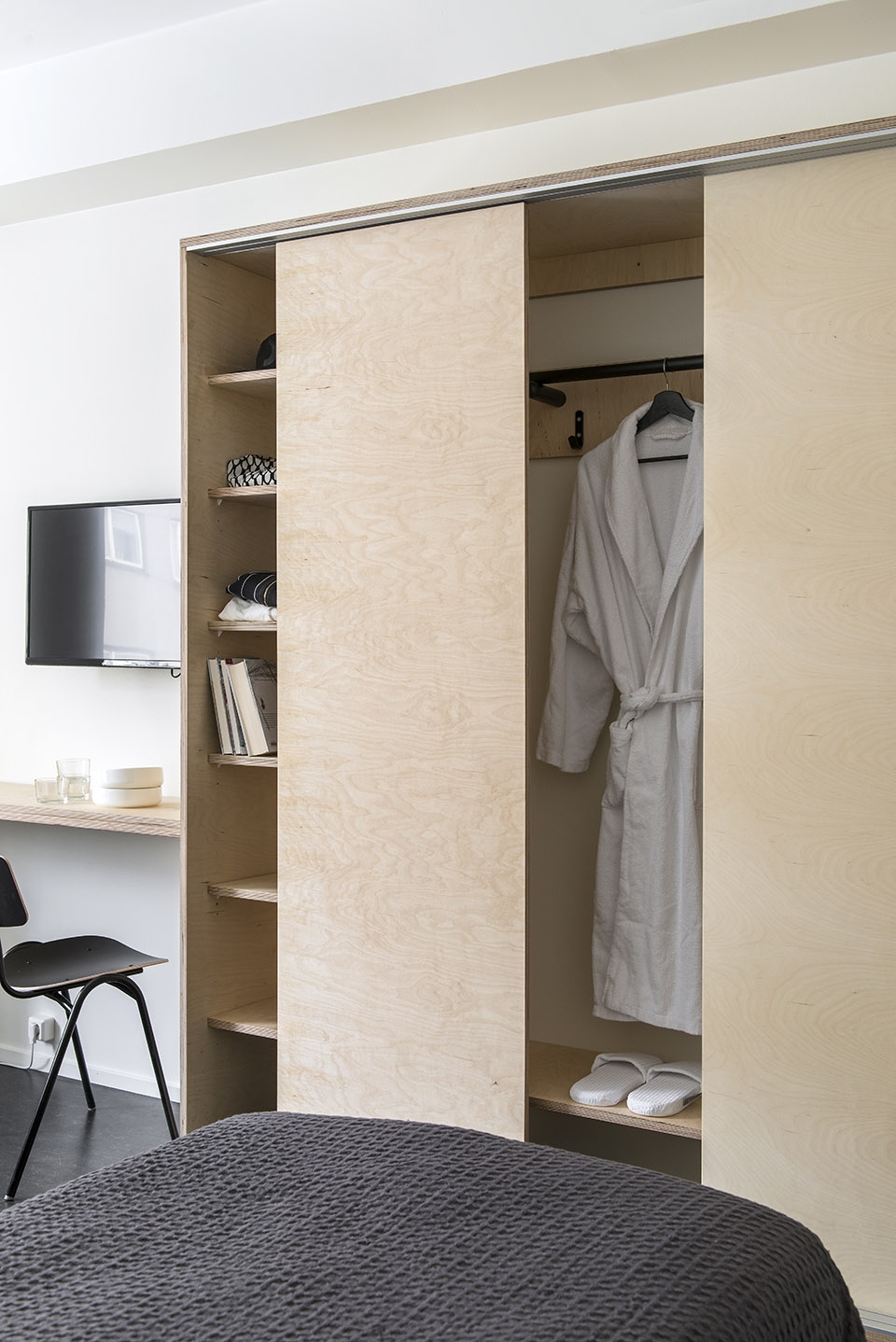 芬兰 Jyväskylä 旅馆·极简生态的共享空间-20