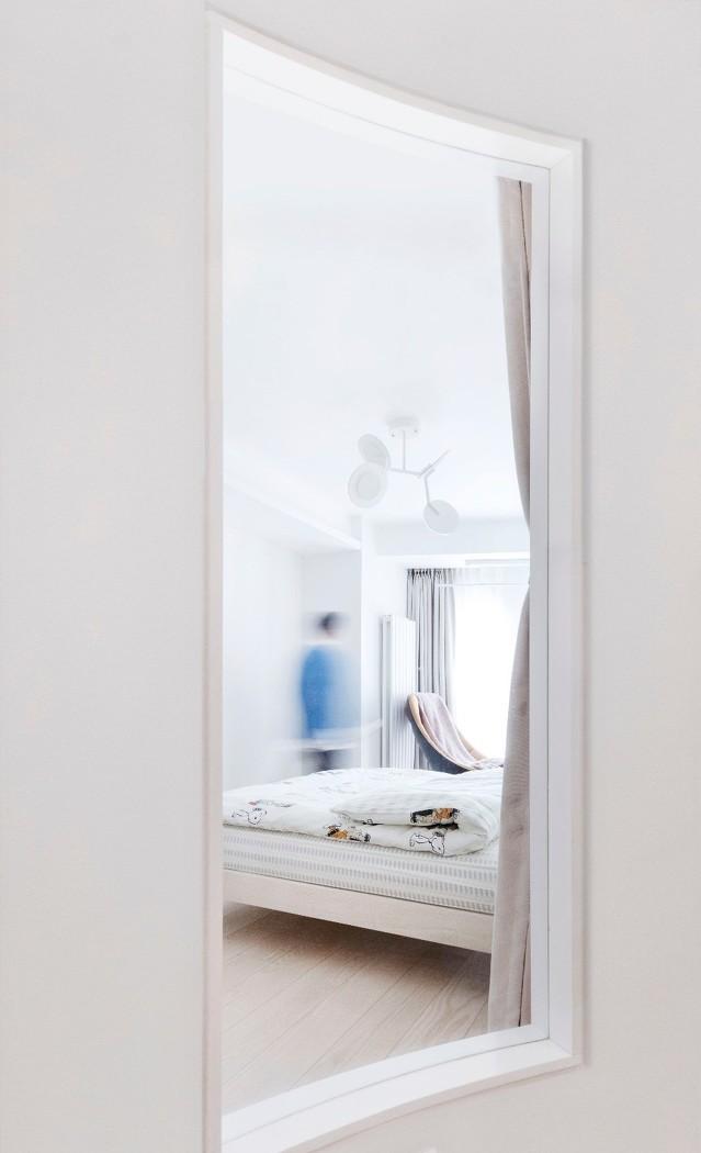 弧形长廊引导的现代家居设计-17