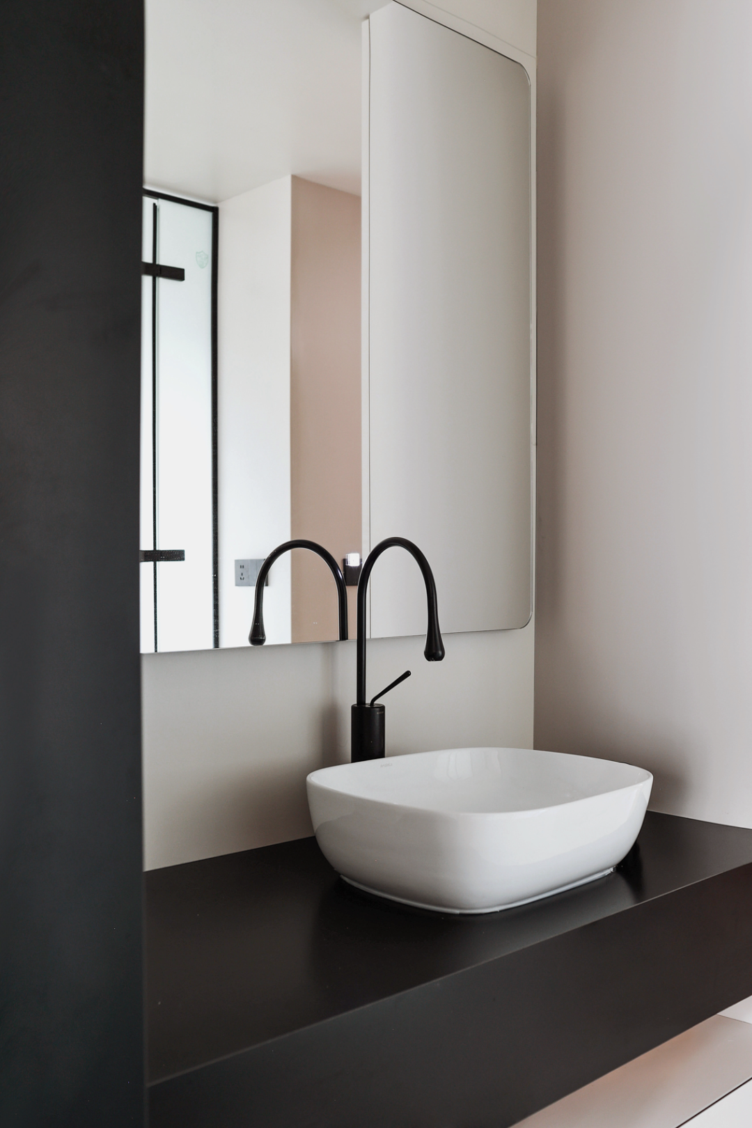 黑白灰现代简约家居空间设计丨二间半设计事务所-38