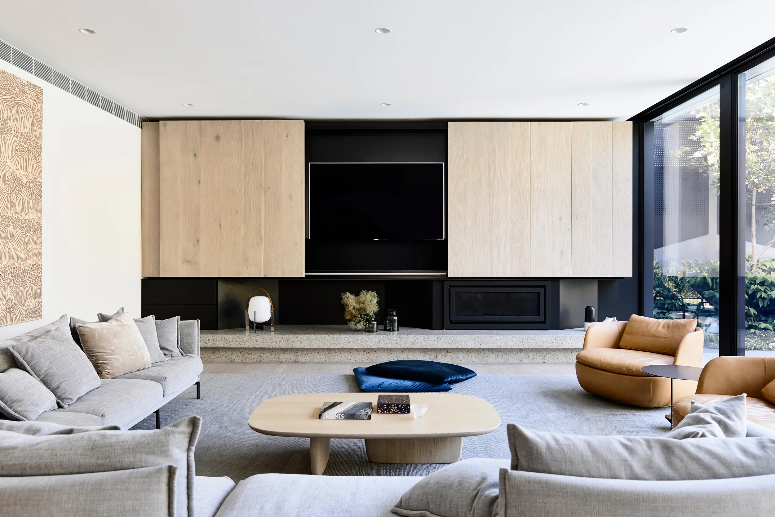 埃尔伍德庄园（注：HOUSE翻译为庄园较常见，但如果结合特定语境有其他更合适译法则可能不同，此处在无更多背景下按常见译法处理） -1