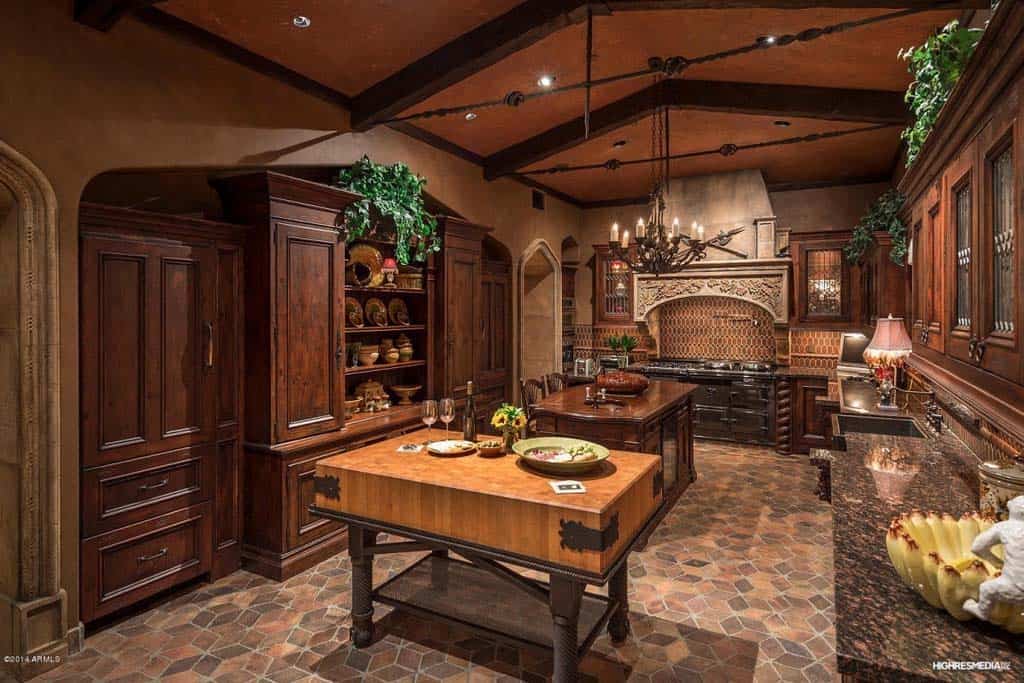 Medieval masterpiece: Italian-inspired gothic villa in Scottsdale-18