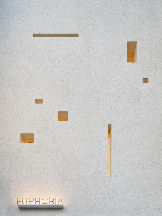 越南 Da Nang Euphoria Bridal Gallery 时尚婚纱店设计-21