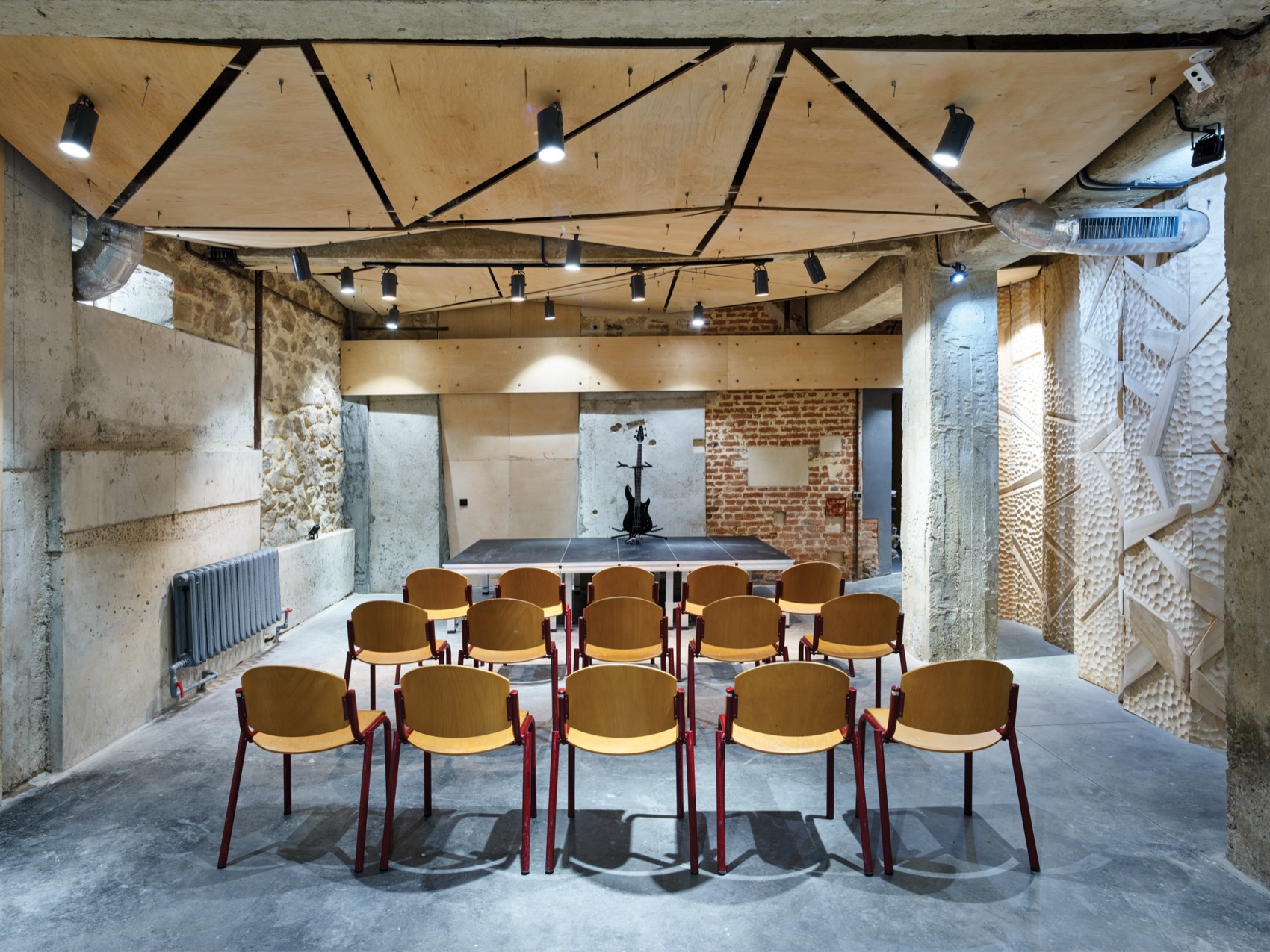 ARTCOR创意中心，摩尔多瓦 / Calujac Architecture-33