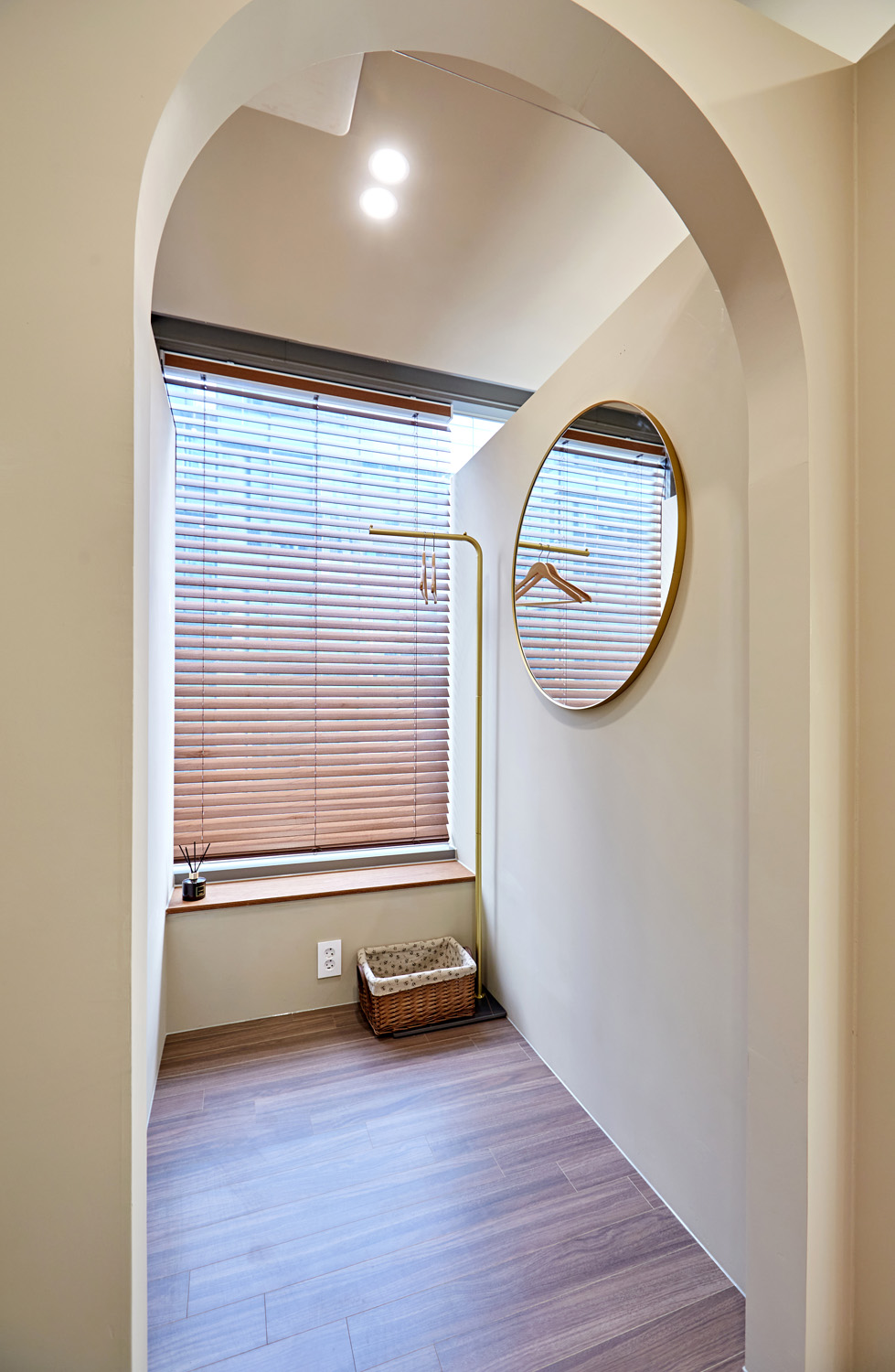 白色与木质的和谐共处，打造舒适 6 星级运动中心-15