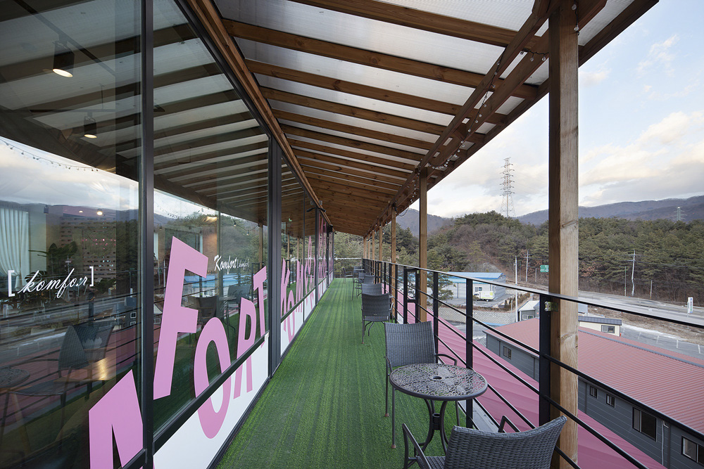 现代简约风贝克里卡菲咖啡厅设计-14