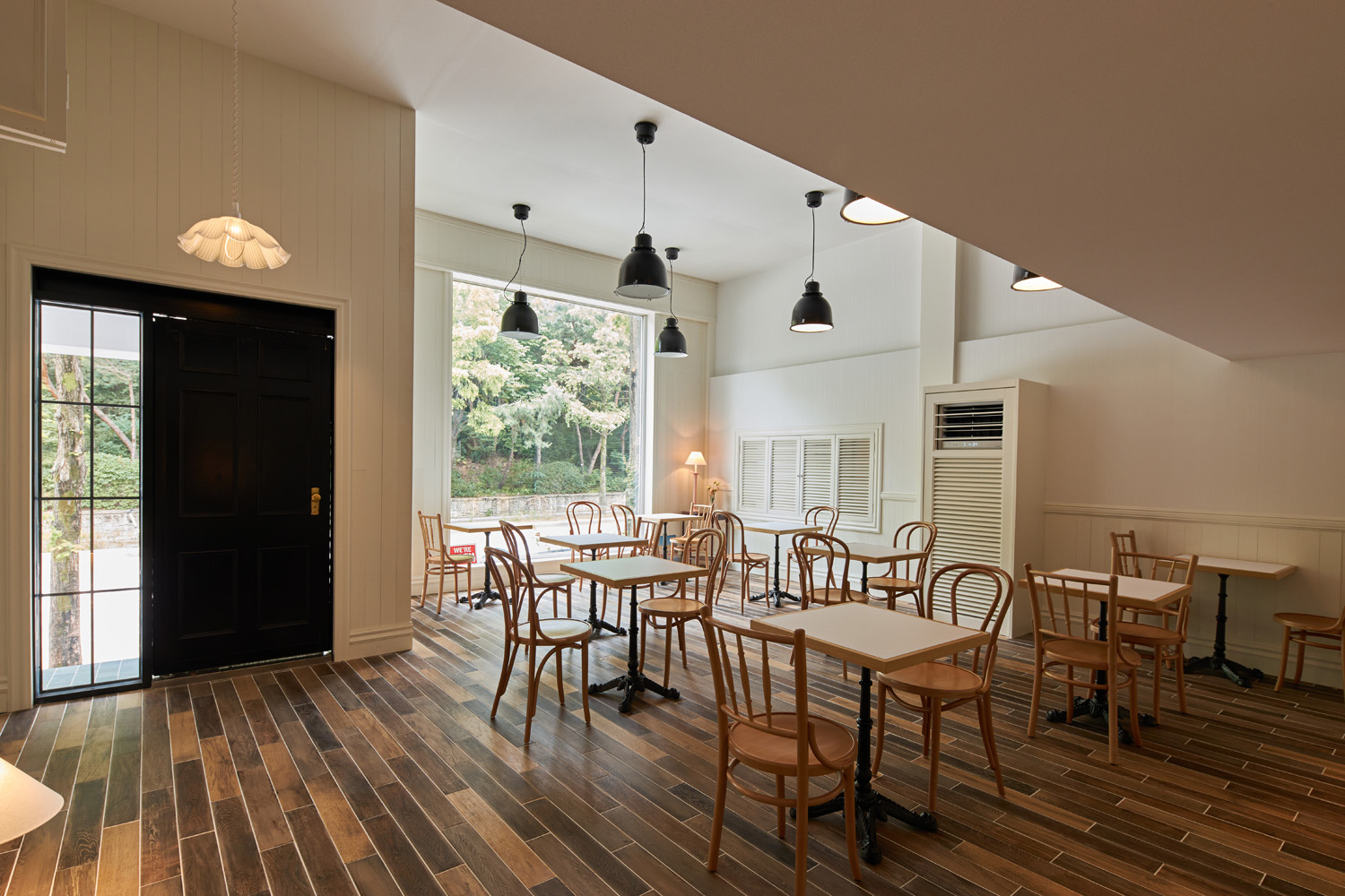 欧洲家庭住宅 | 水源咖啡厅的温馨设计-5