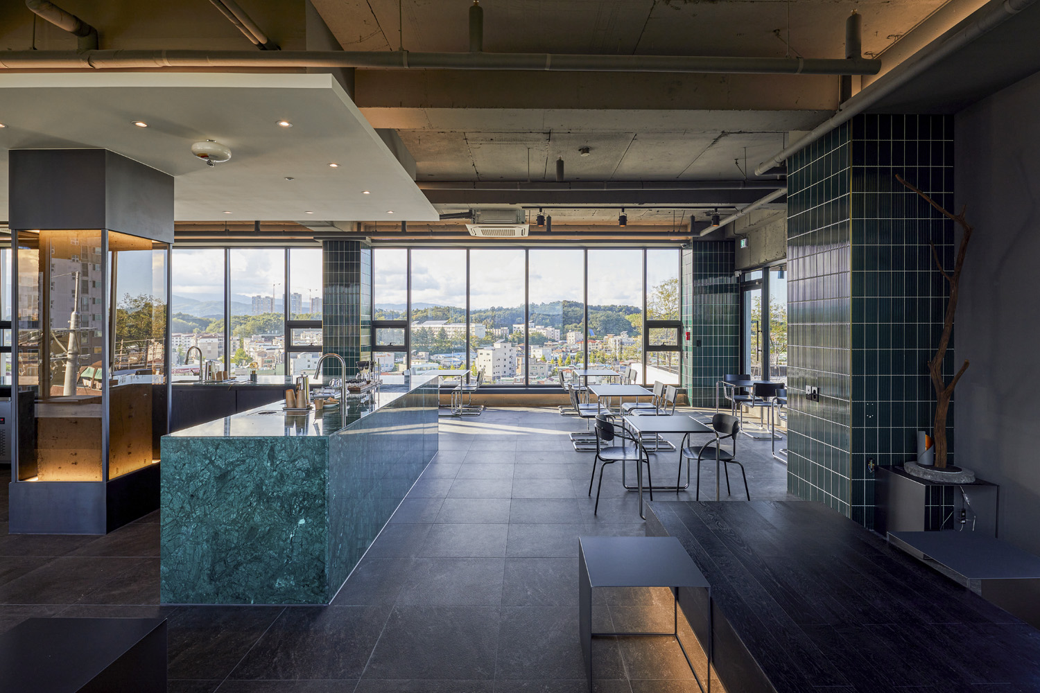 首尔 80 平咖啡厅，打造城市观景露台-24