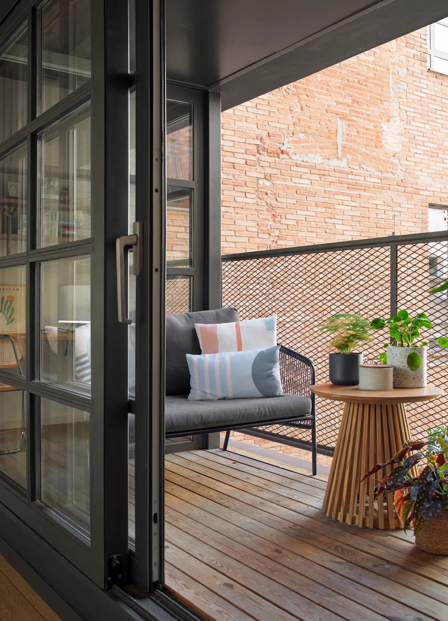 色彩斑斓的 40m2 公寓 | 巴塞罗那设计师的完美小空间-11