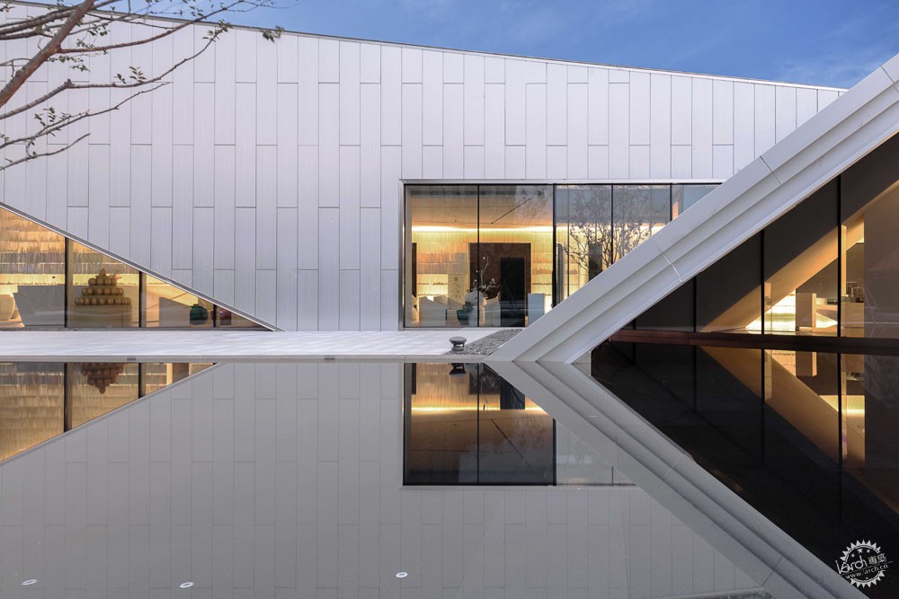 行走在光影流轉的紅緋之間 - WEHOUSE-2