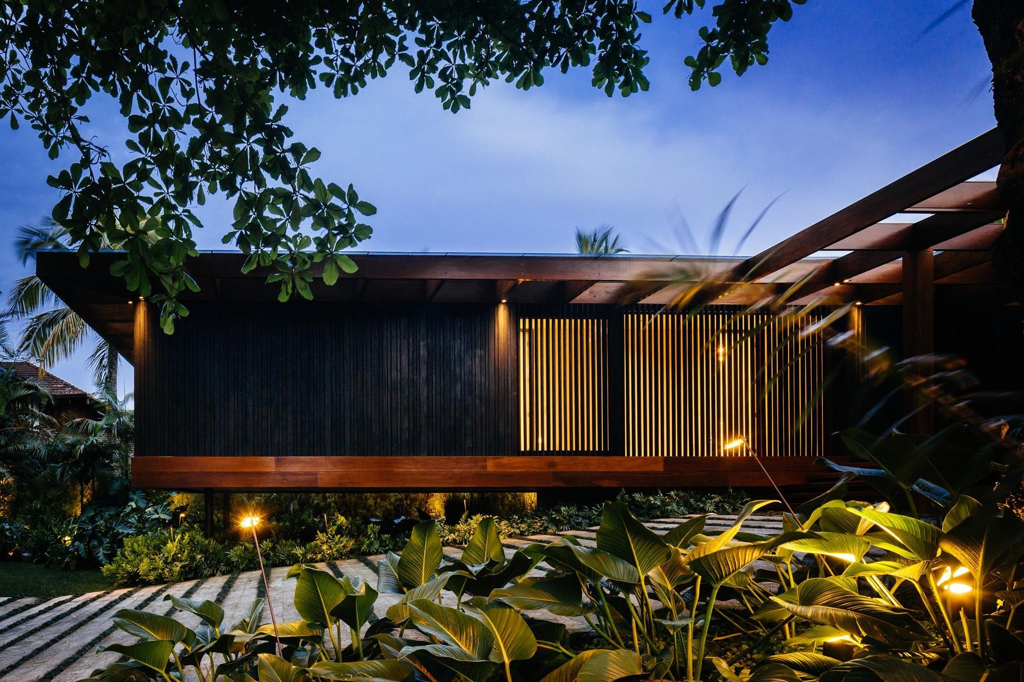 巴西 RT 住宅 | 嵌入式设计与自然共生-20