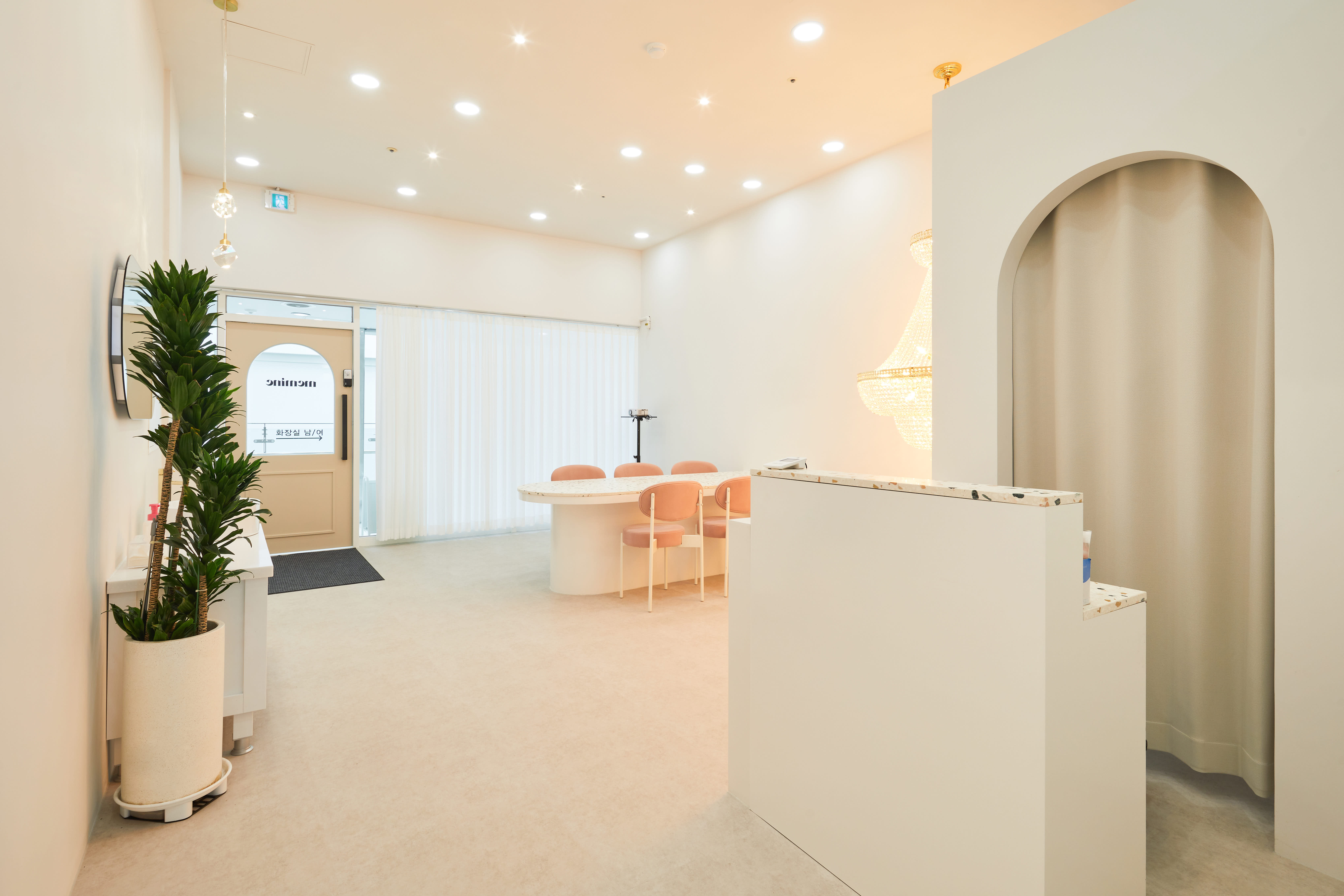 16 平米极简美妆店设计-5