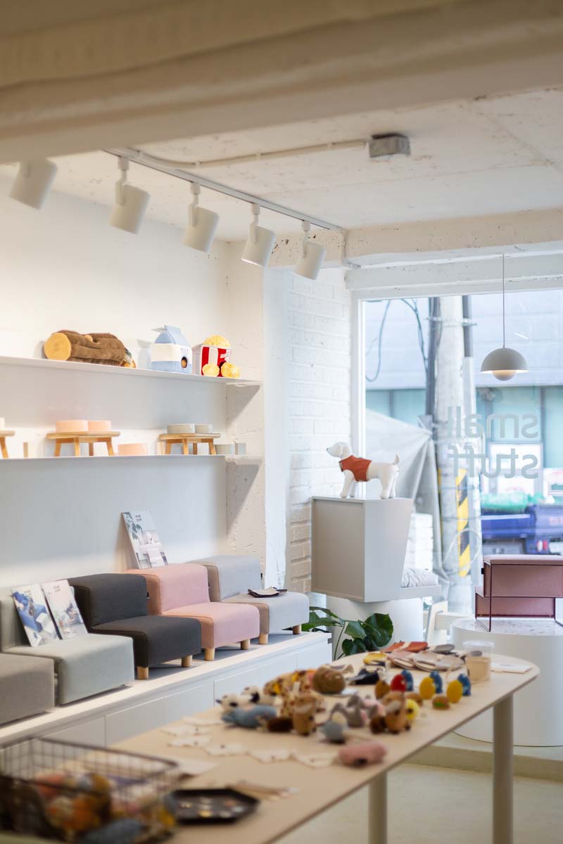 15 平米宠物用品店，简洁明亮的白色调空间设计-16