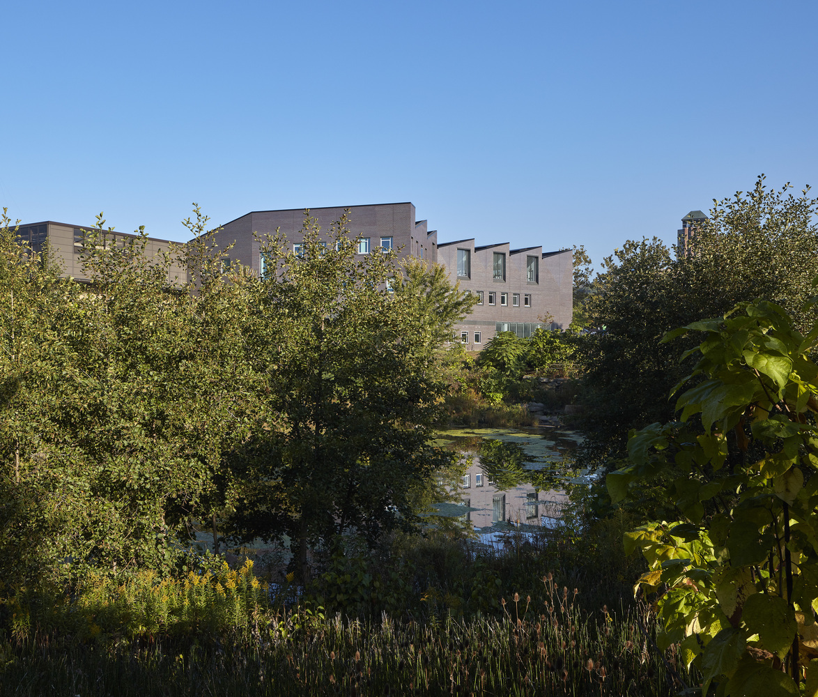 博尼斯蒂尔大道上的线性中心 · 阿尔弗雷德·陶布曼翼-32