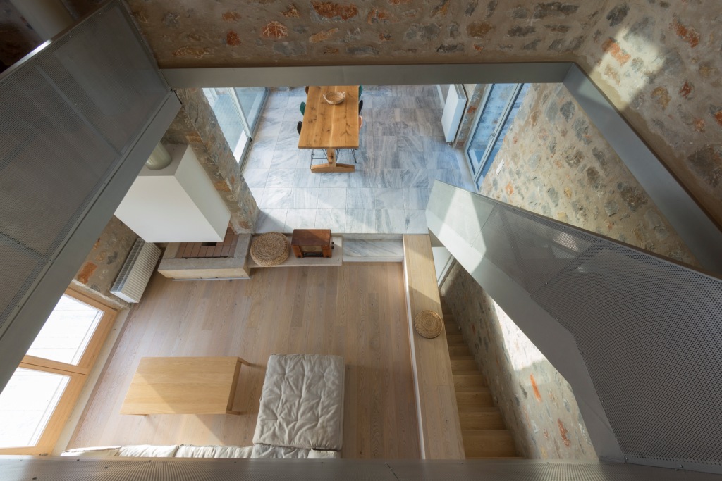 橄榄林中的石筑别墅-11