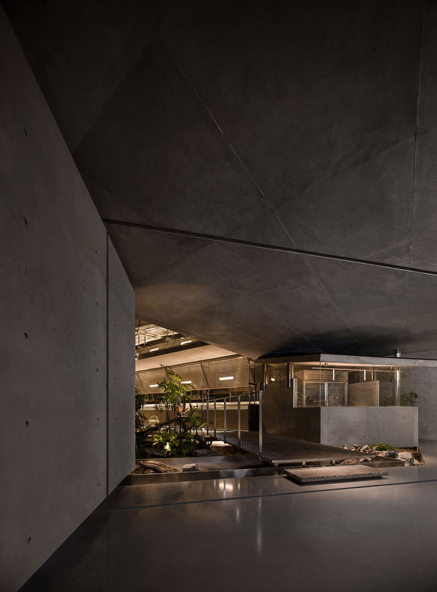 潮很鲜餐厅丨中国武汉丨本样设计-12