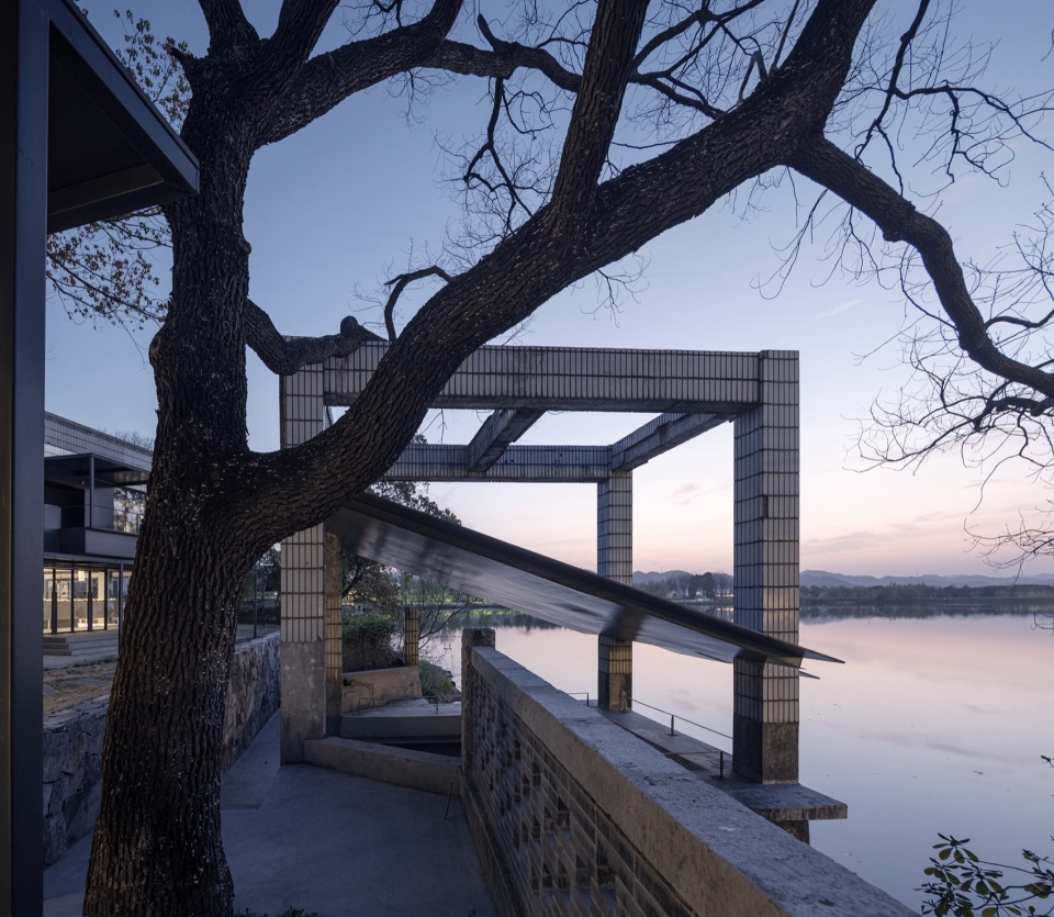 先锋鉴湖书店（鉴湖取水岛市政设施更新项目）丨中国绍兴丨大舍建筑设计事务所,同济大学建筑设计研究院等-37