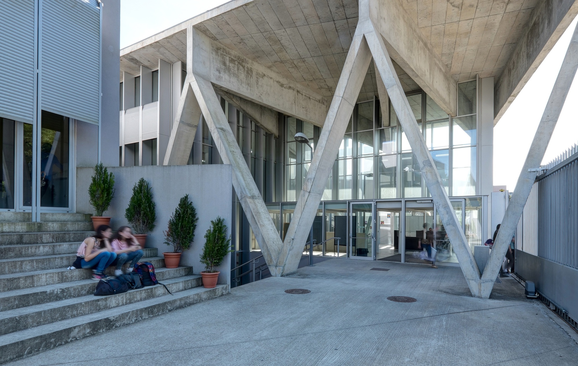 Barcelos High School / Cerejeira Fontes Architects-23