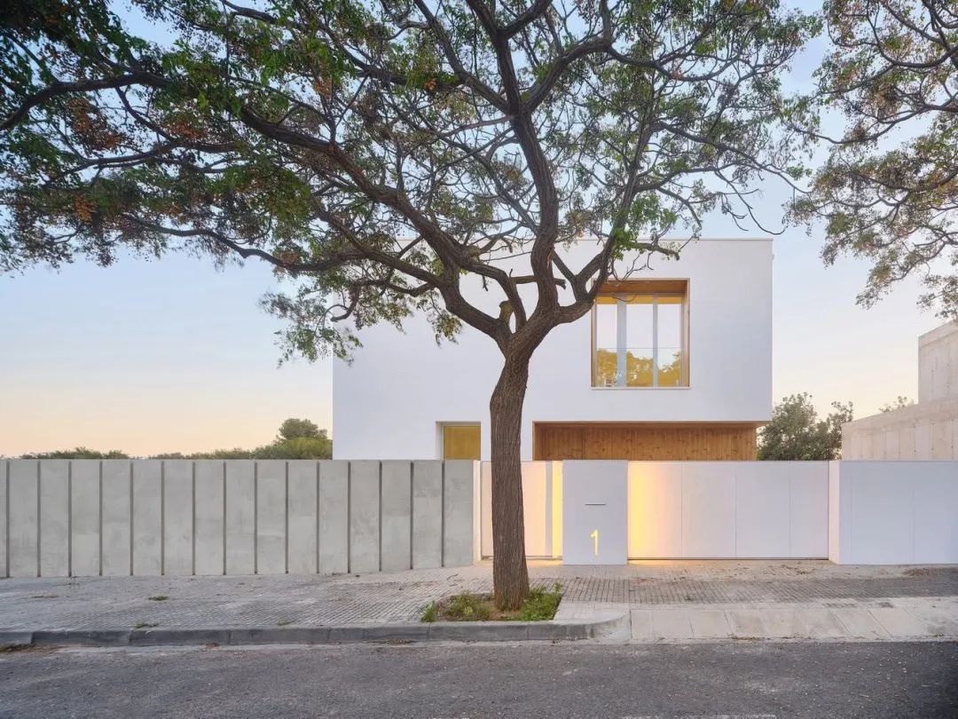 西班牙式松弛：278㎡白立方私藏阳光海岸-0