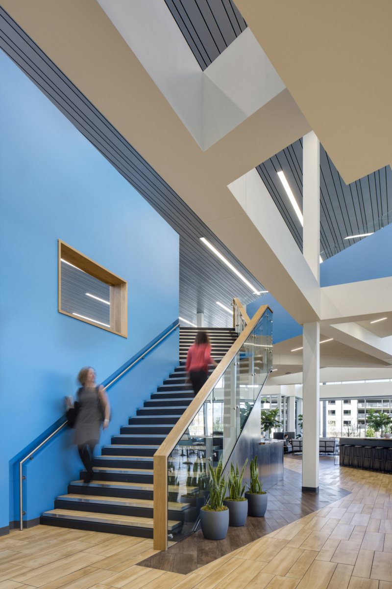 以人为本,寓工作于生活——CHG Healthcare Services 总部室内设计-12