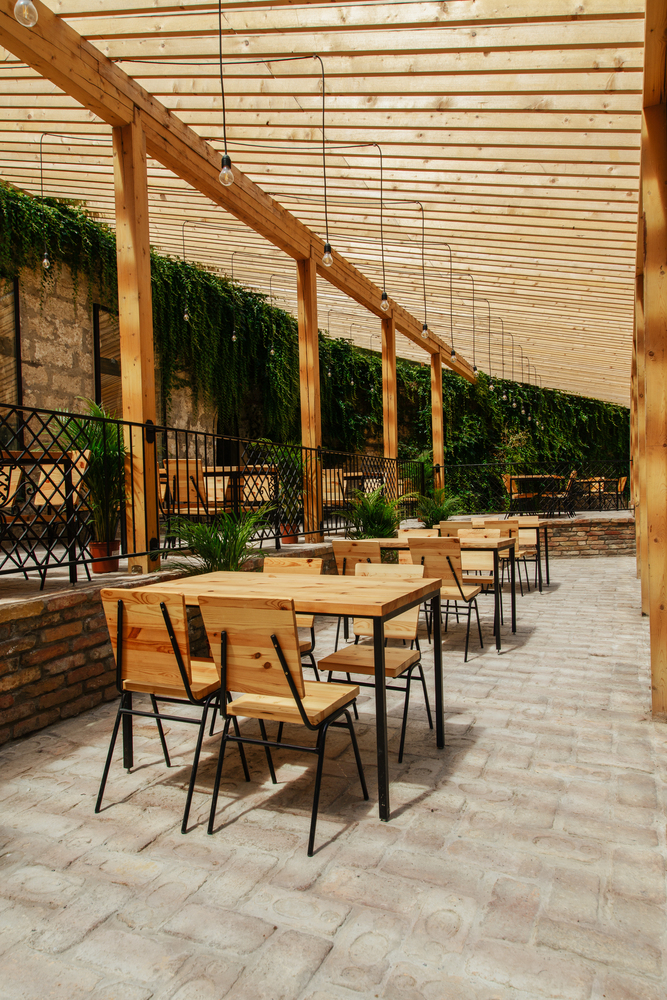 绿意盎然的酒窖餐厅-23