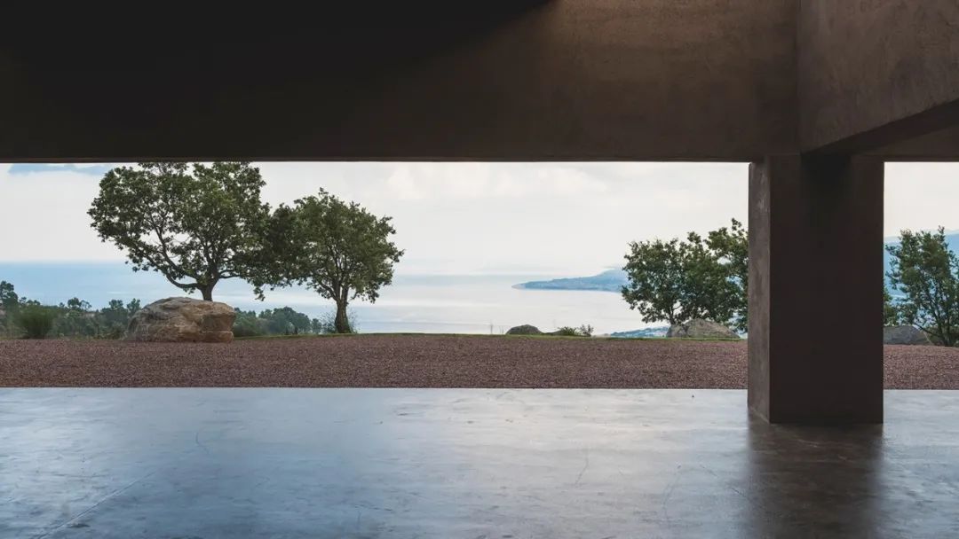 MORQ 建筑事务所打造简约纯粹的意大利海滨别墅-18