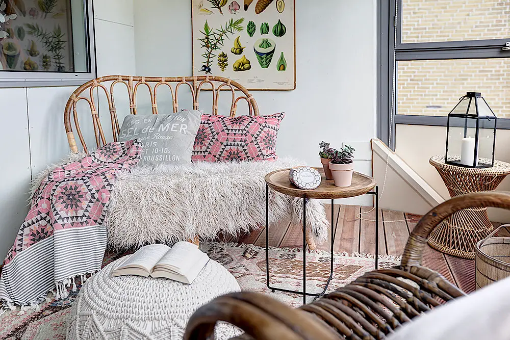 女性化风格公寓阳台设计-1