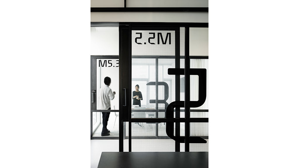 首尔江南区现代信用卡工作室黑-6