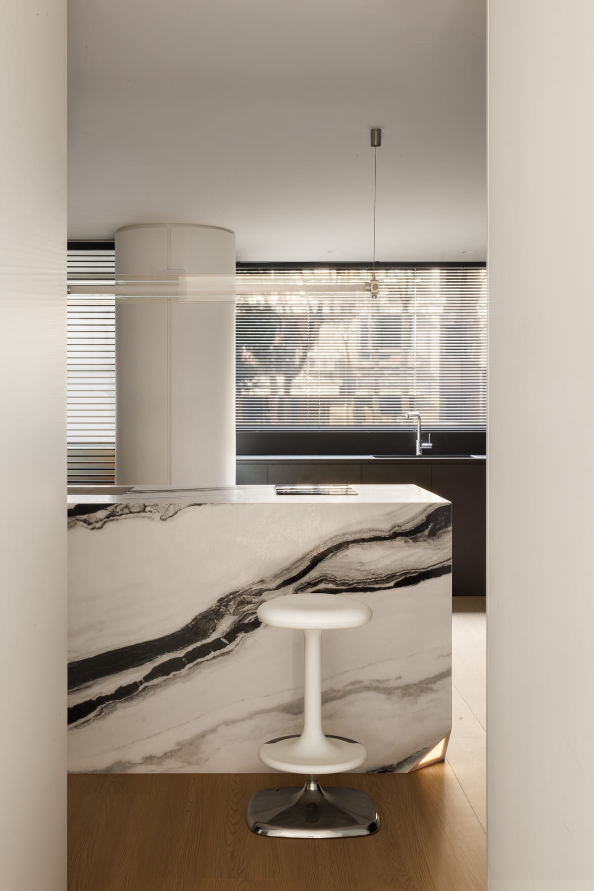 剥离繁杂,黑白描绘生活的纯粹与本真丨赫设计-36