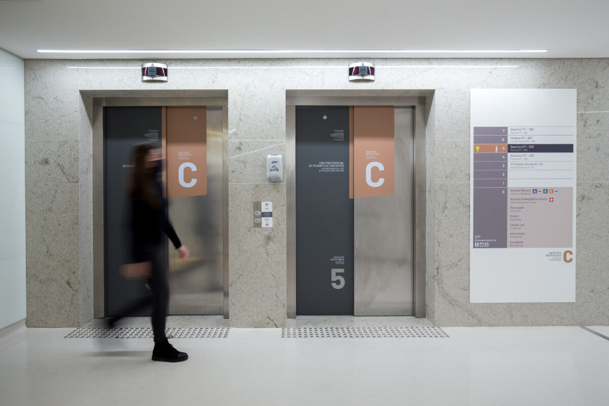 Hospital Moinhos de Vento - /STUDIOMDA - Wayfinding Design-4