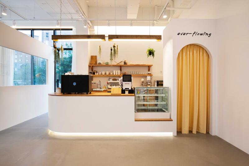 极简 25 坪咖啡厅，打造温馨 white tone 空间-7