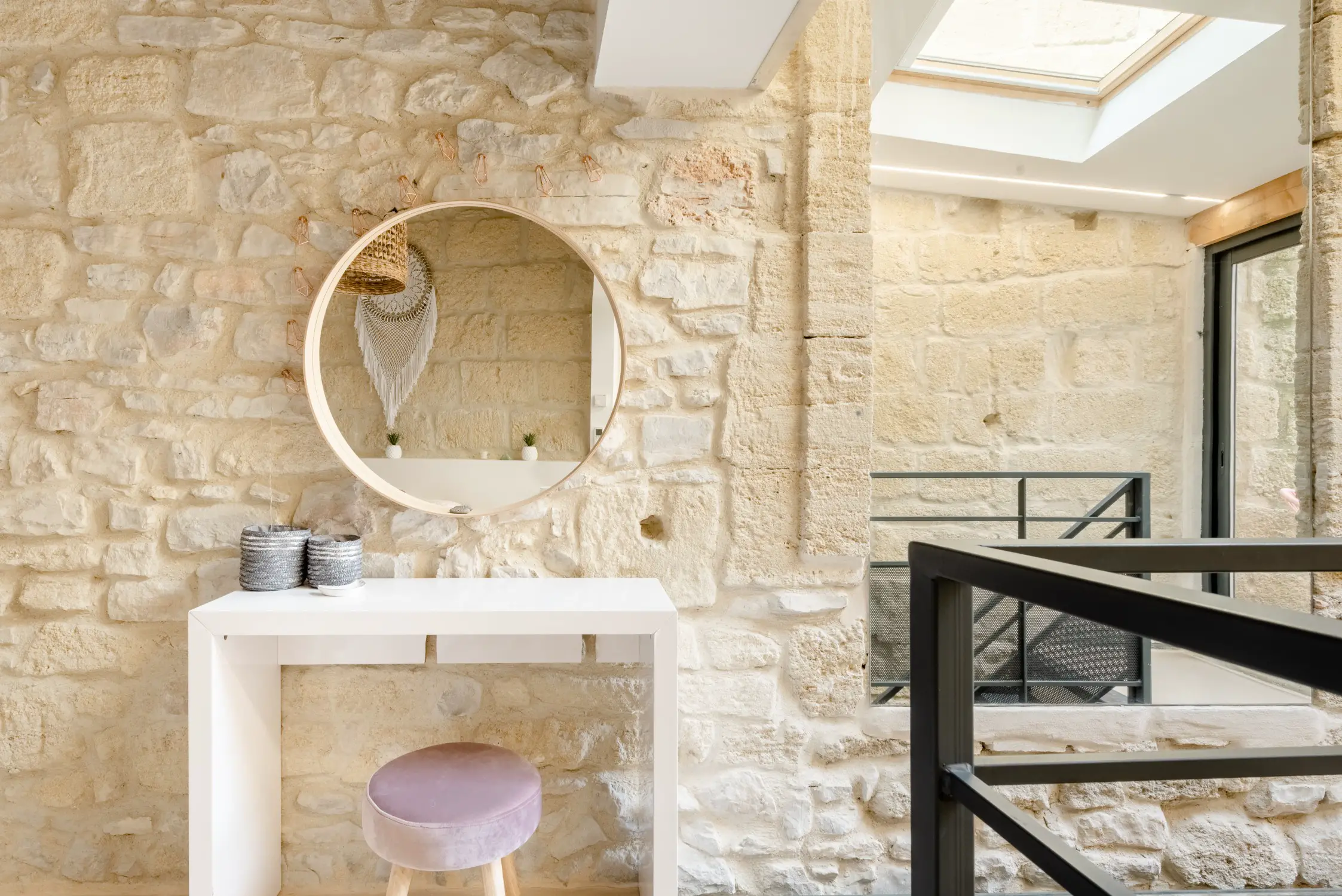 Camargue 石制阁楼 | 工业风的独特魅力-12