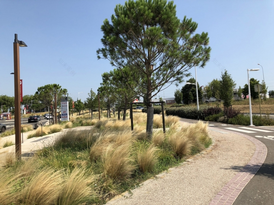 Espaces Fenouillet商业中心停车场和景观设计-19