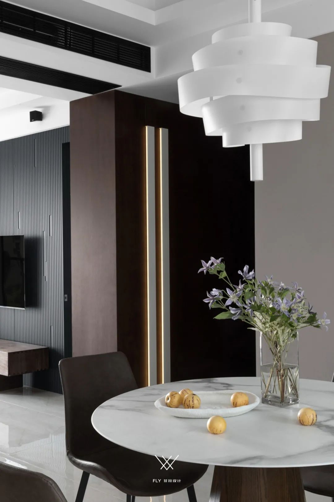 汇港城 120㎡精装房暗色调改造，咖色、蓝色、暖灰色展现沉稳旋律-45