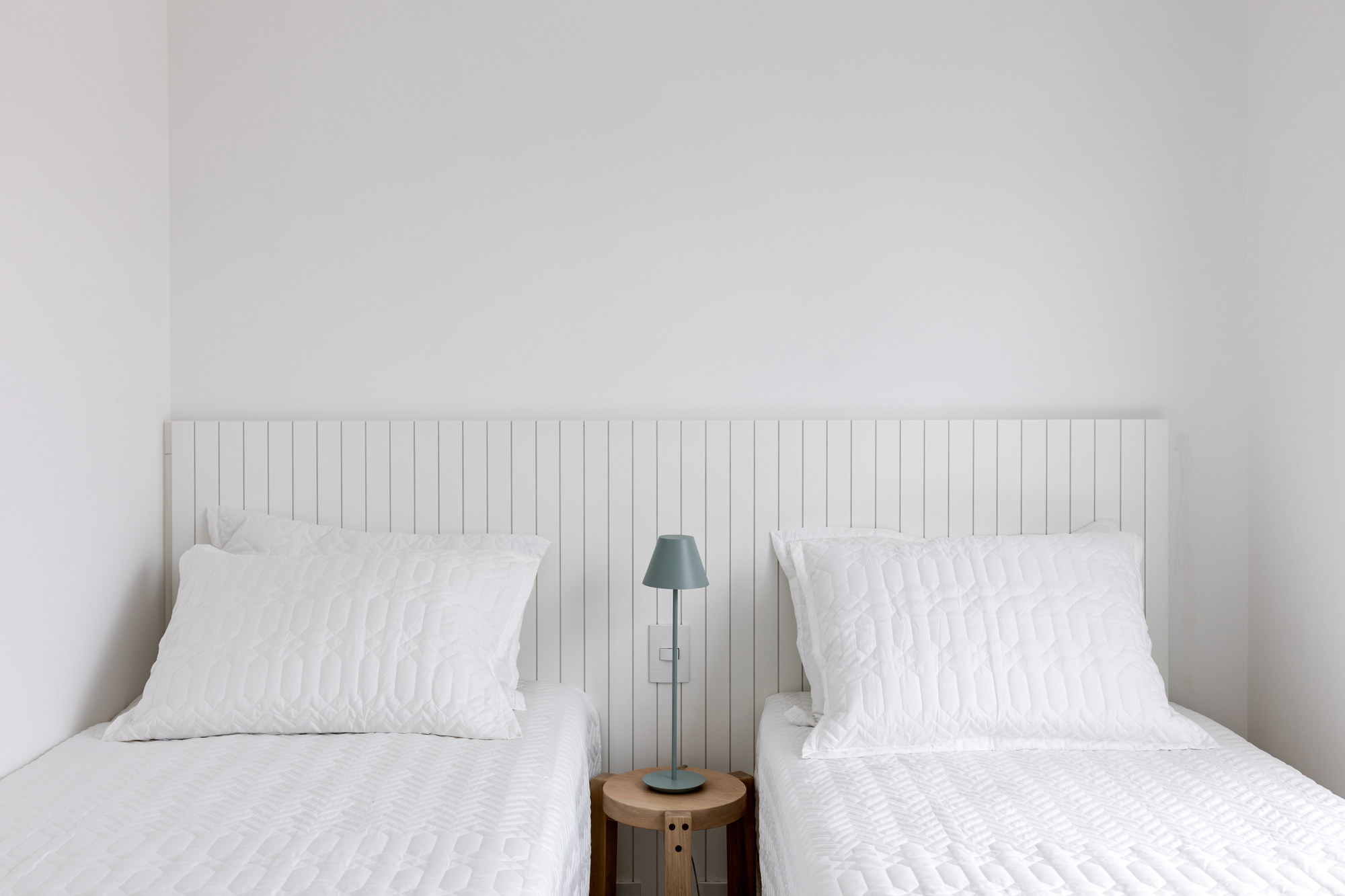 Praia Mansa Apartment / Leandro Garcia-33