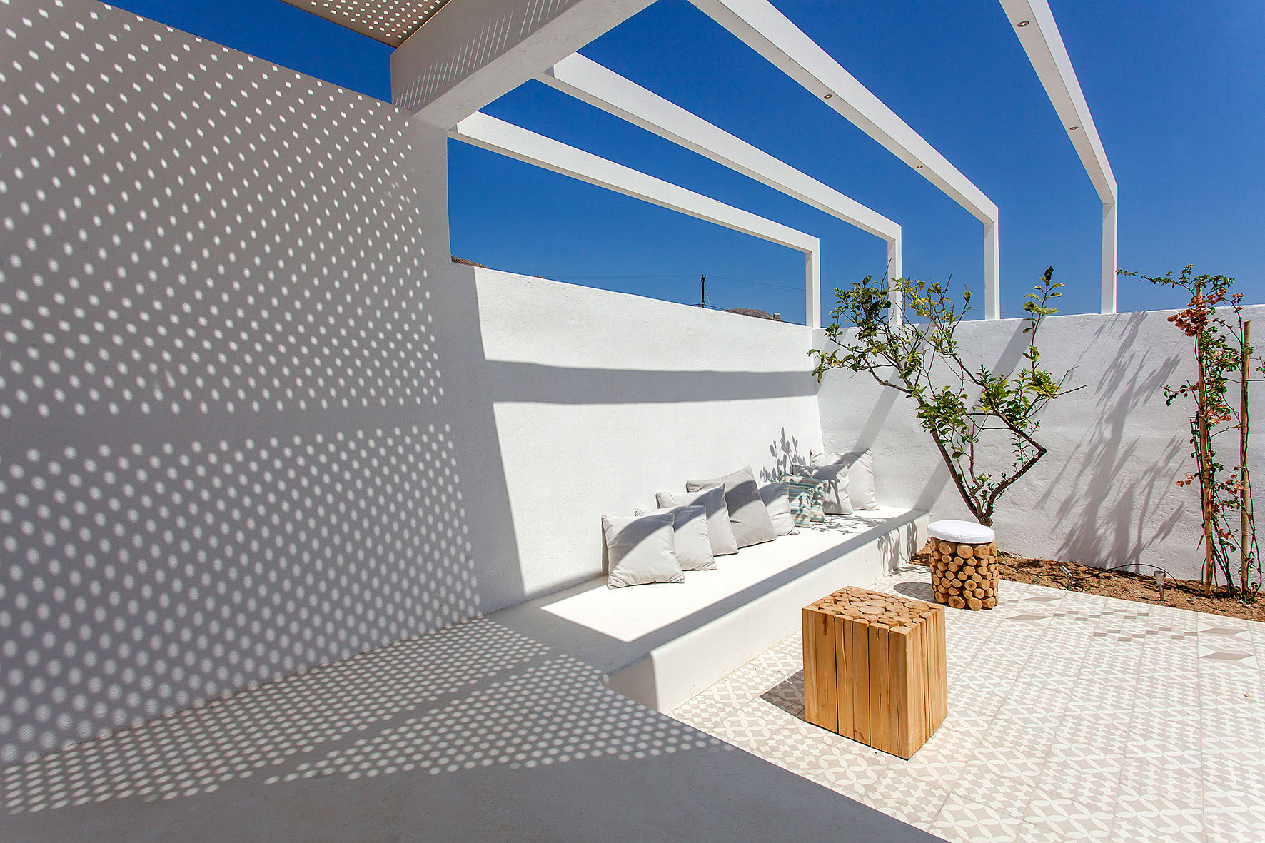 Georges Seurat Patio Mold Architects-2