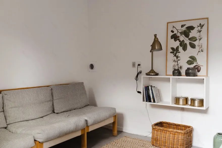 瑞典水边明亮度假屋,自然极简设计典范-8