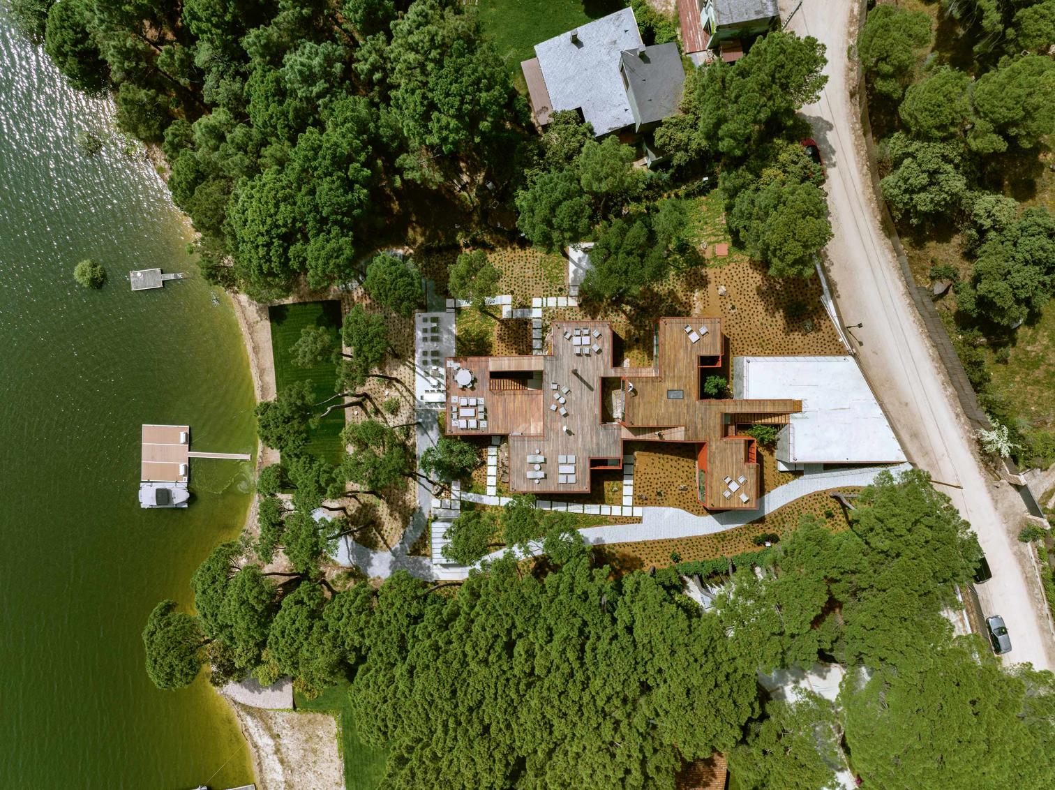 西班牙 Cebreros 红色别墅-3