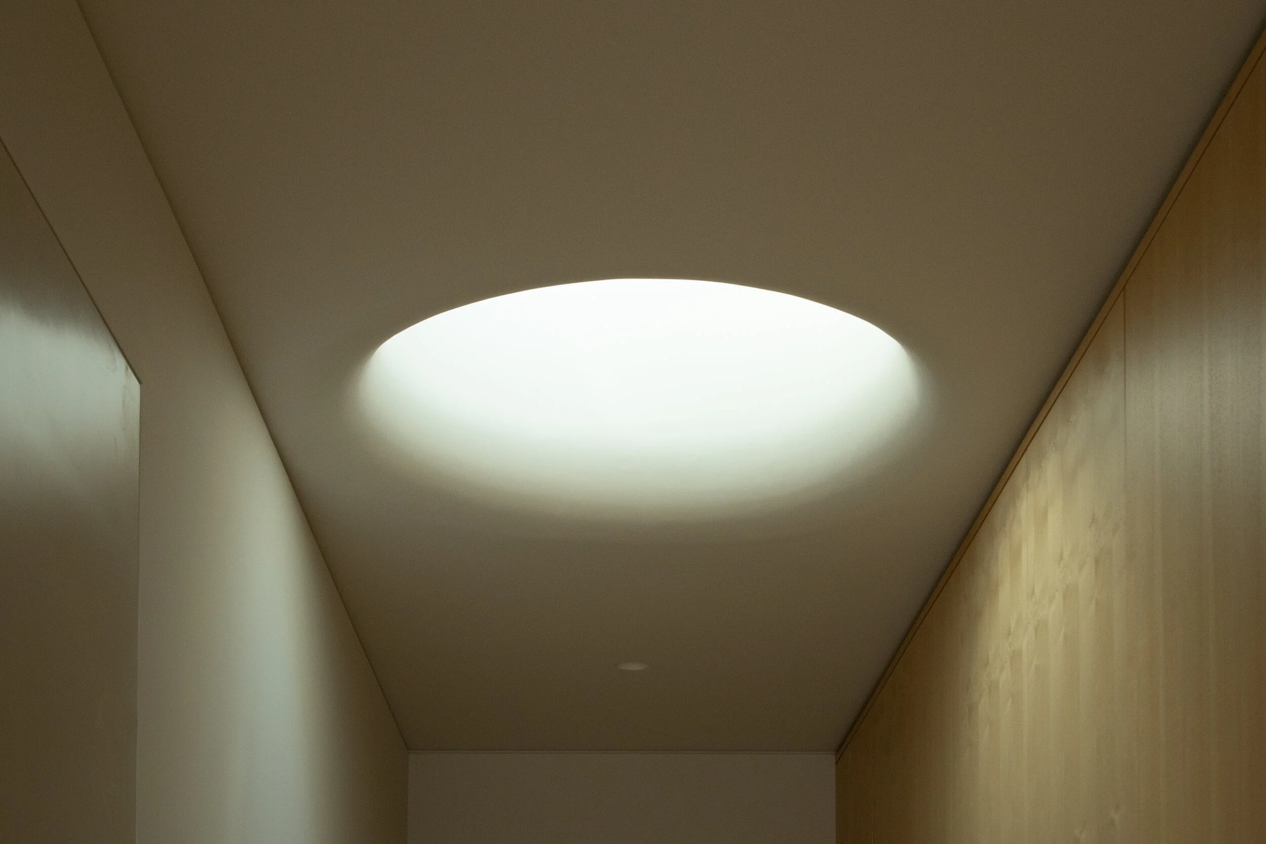 华沙6号

注：VARSOVIA是拉丁语中华沙（波兰首都）的名称这里6推测可能是编号之类，由于缺乏更多背景信息，按常规理解翻译为华沙6号  -16