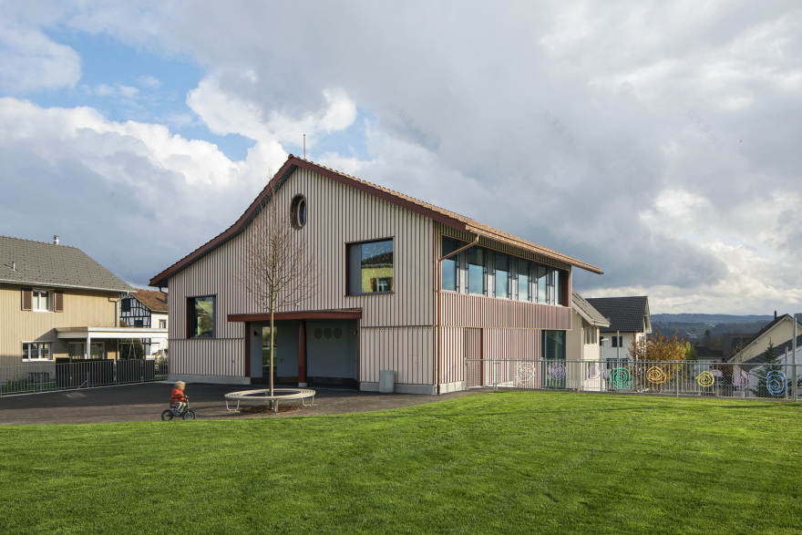 瑞士 Zihlschlacht 幼儿园 · 螺旋木构魅力-11