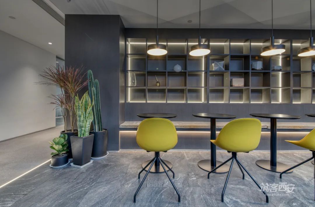 不锈钢吊顶打造科技感消防公司办公空间-41