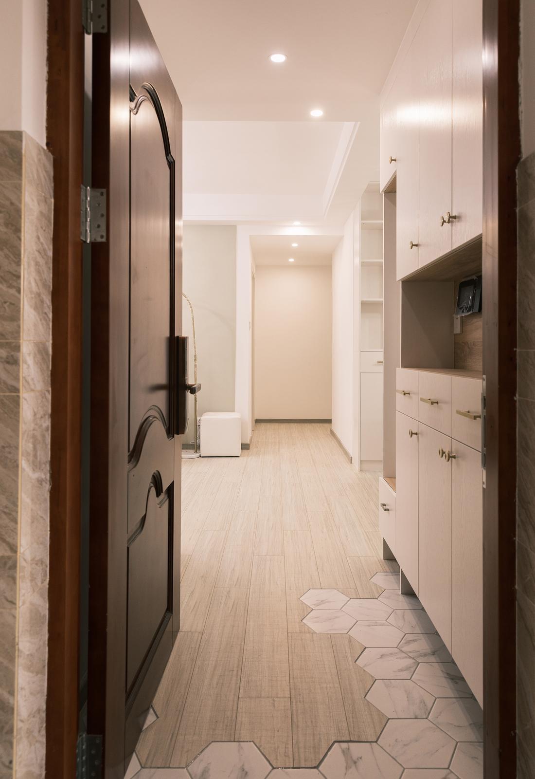 奶杏色客厅与六角形地砖的完美融合-4