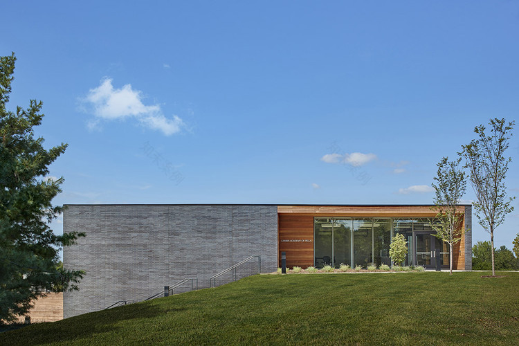 Career Academy of Pella Neumann Monson Architects-1