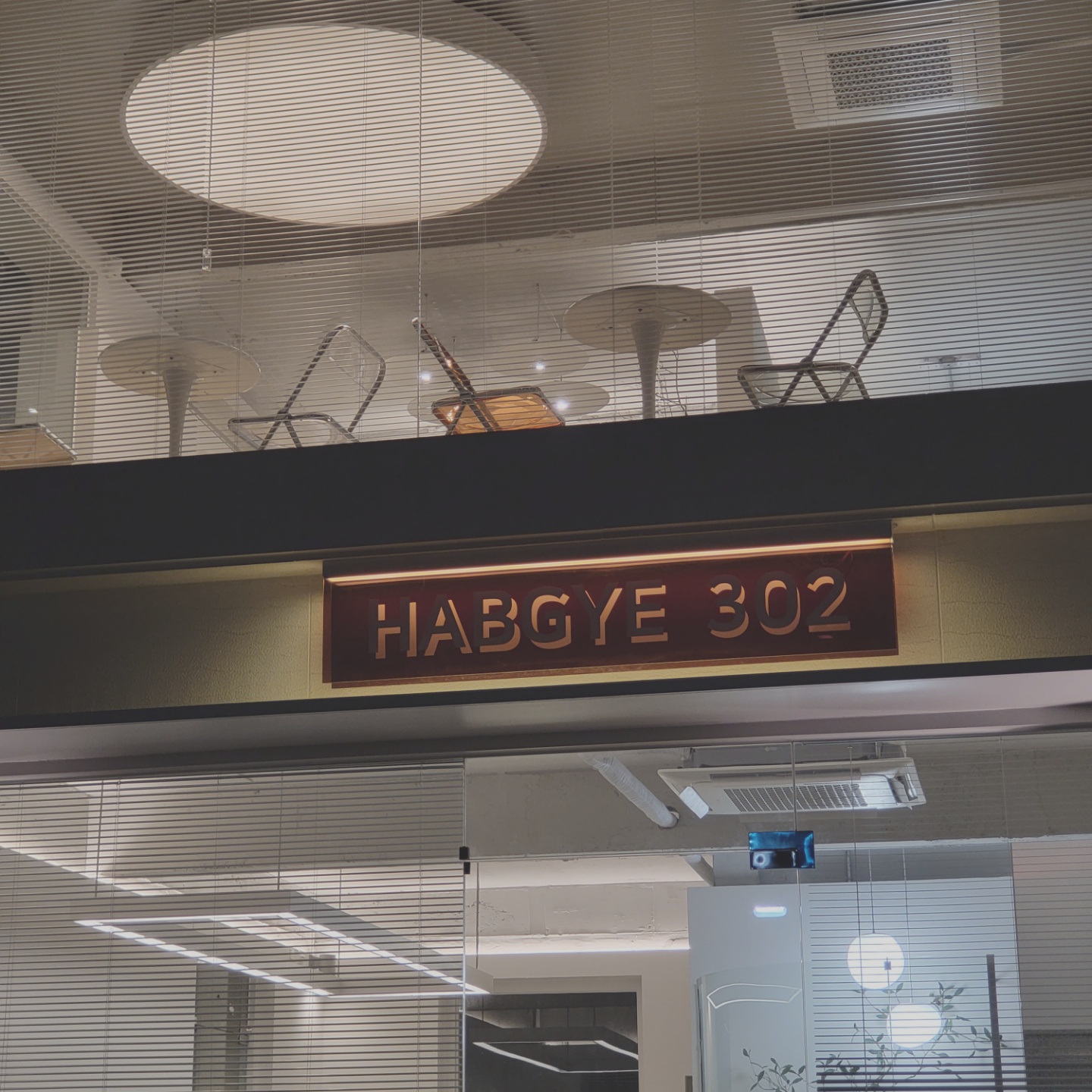 40 坪高级感十足的韩国窗源咖啡厅设计-27