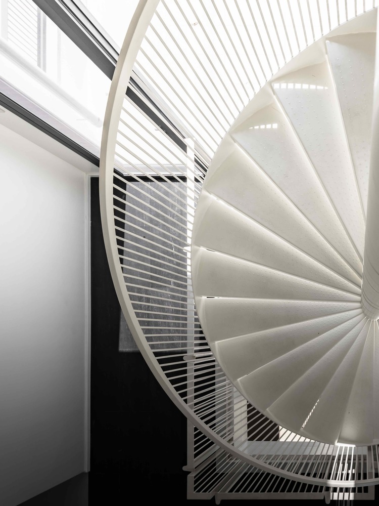 泰国 Baan Bangpok 家庭住宅，垂直螺旋楼梯设计-73