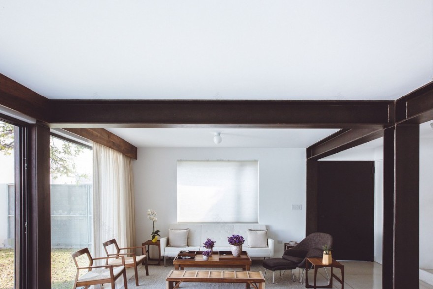 75平“黑色巨石”住宅 ︱Isauro Huizar-3